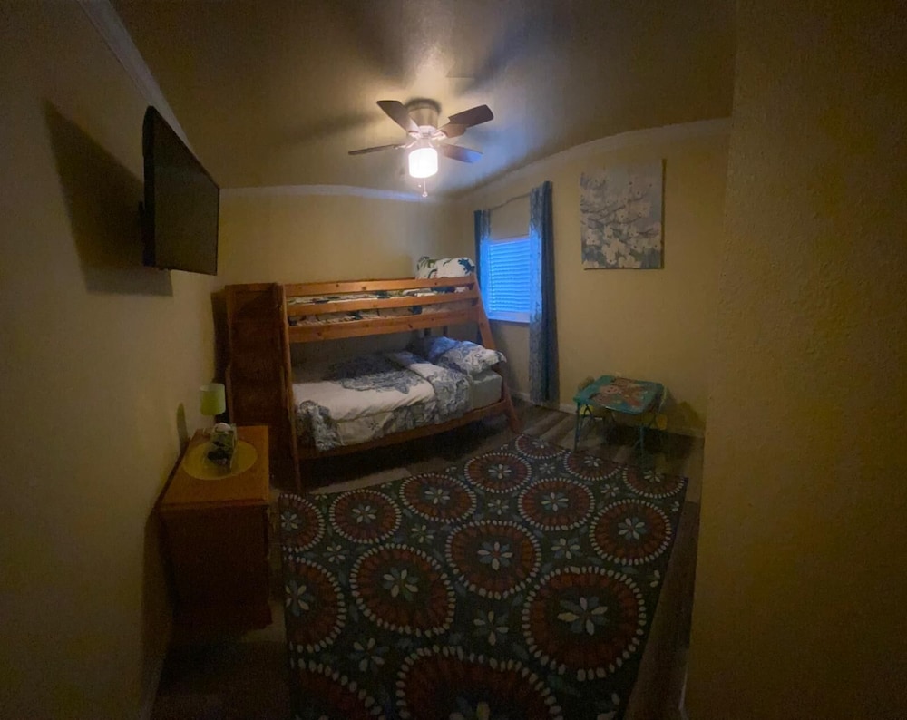Modern Comfort Near Military Bases & Shopping Walk to Parks & Lakes!