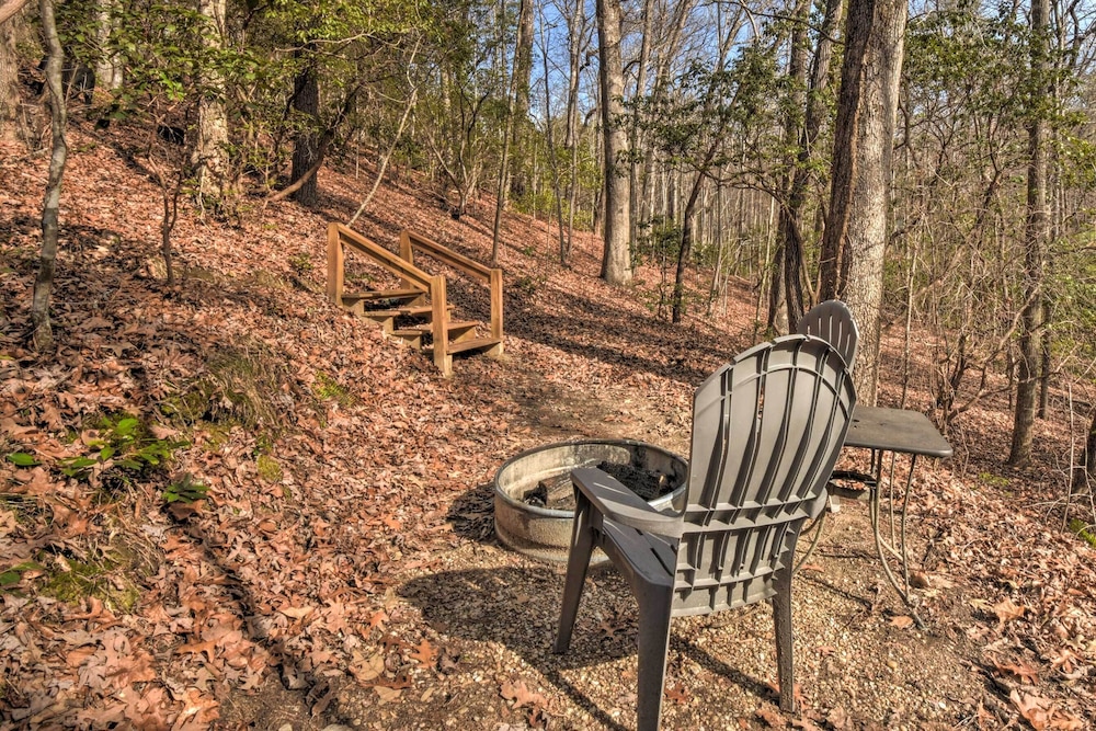 Sautee Nacoochee Mtn Paradise w/ Spacious Deck!