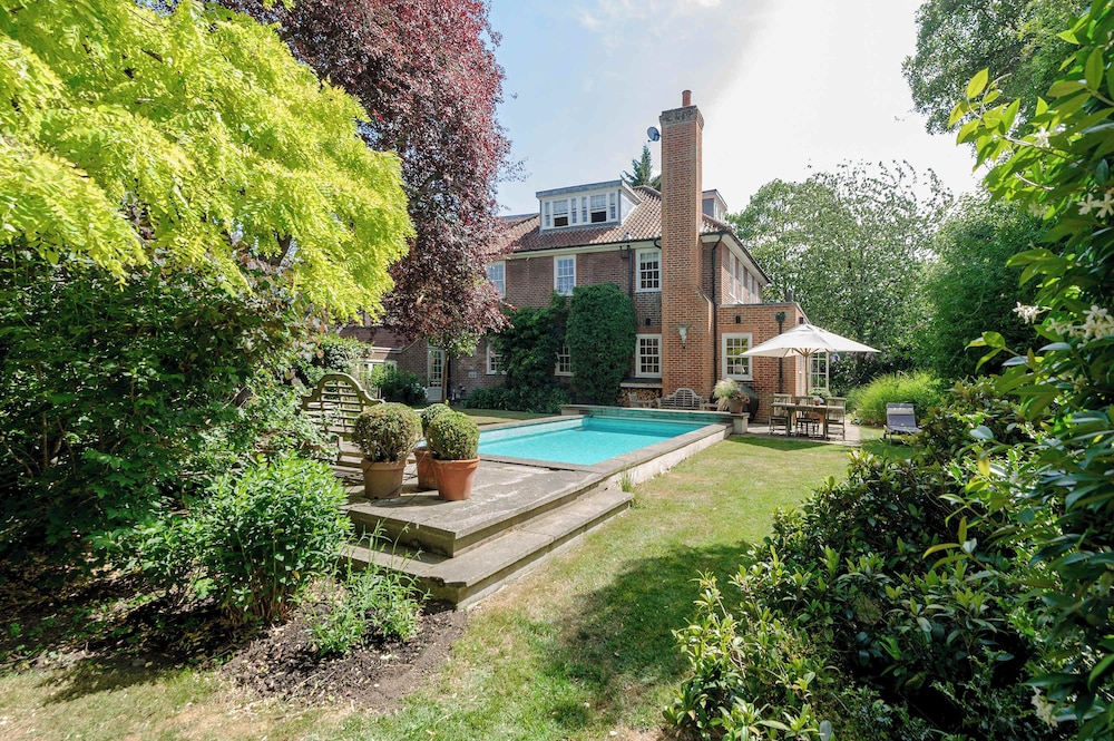 Beautiful Family Home w/ Garden & Pool - Wimbledon