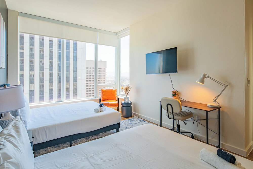 ROVE LIVING/KL - 44 Monroe