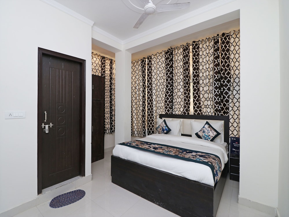 OYO 12738 Hotel Diamond