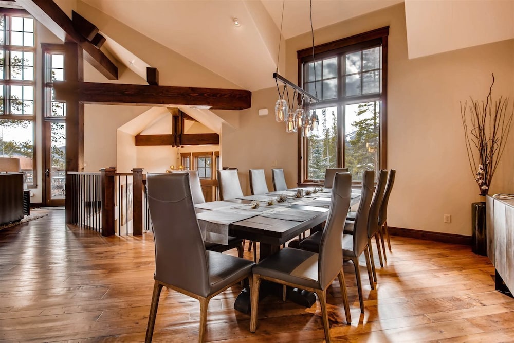 Breck_snowy_point_chalet