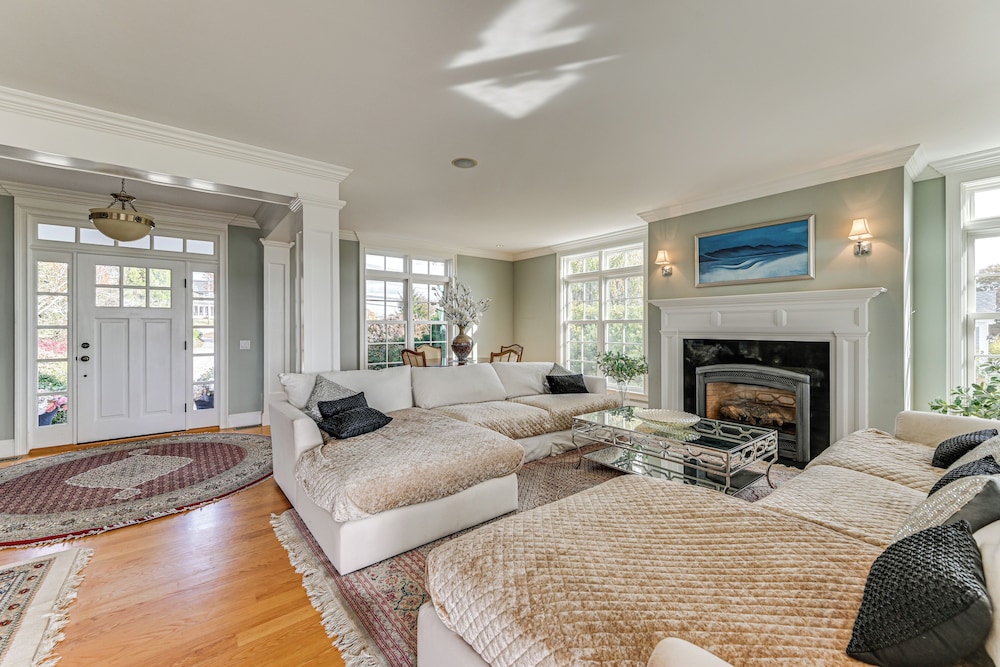 Groton Home < 1 Mi to Beach on Long Island Sound!