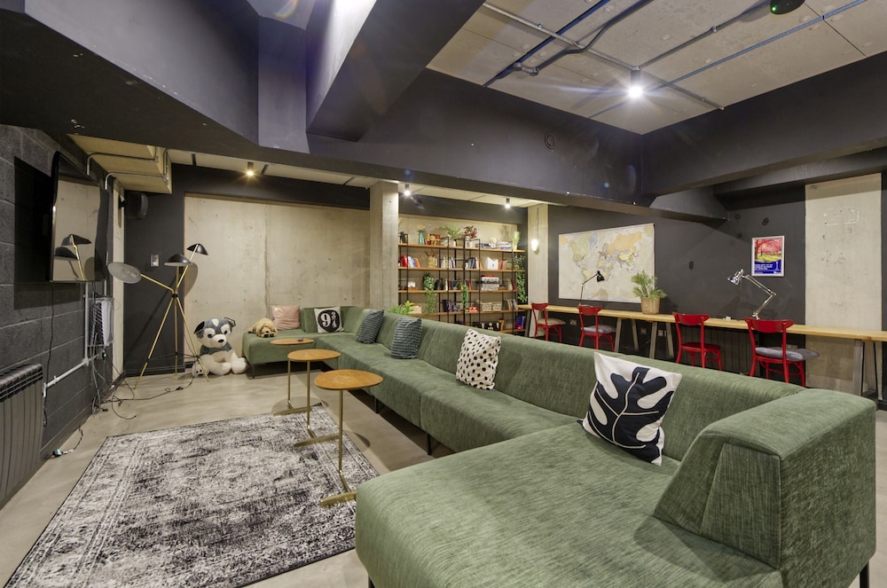 Practical Student Studio in Lively Hammersmith