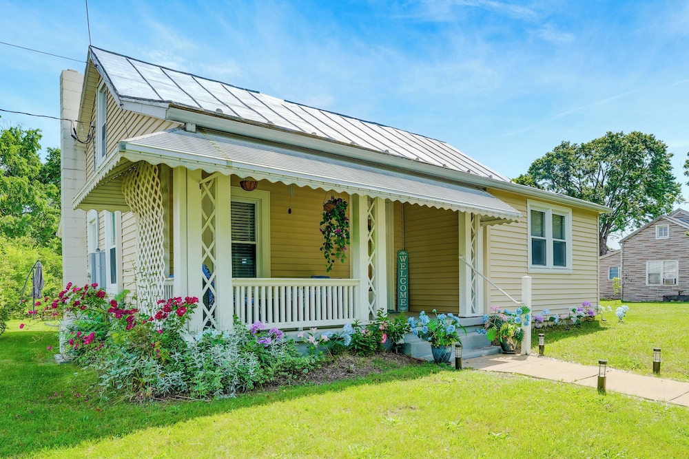Pet-friendly Shenandoah Home w/ Fire Pit! view 3