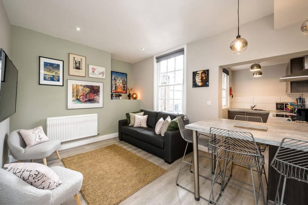 Host Apartments Picasso s Place II view 5