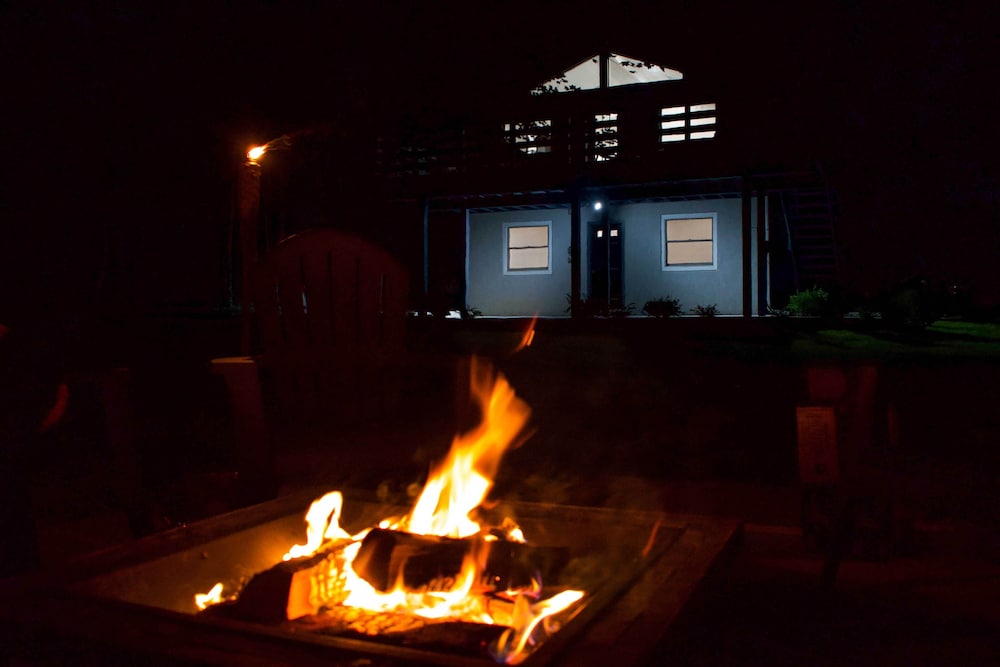 Hotel Emerald Lakes Home Near Kalahari & Camelback! - Image 1