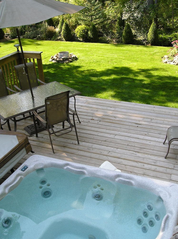 Tucked Inn the Harbour Bed & Breakfast