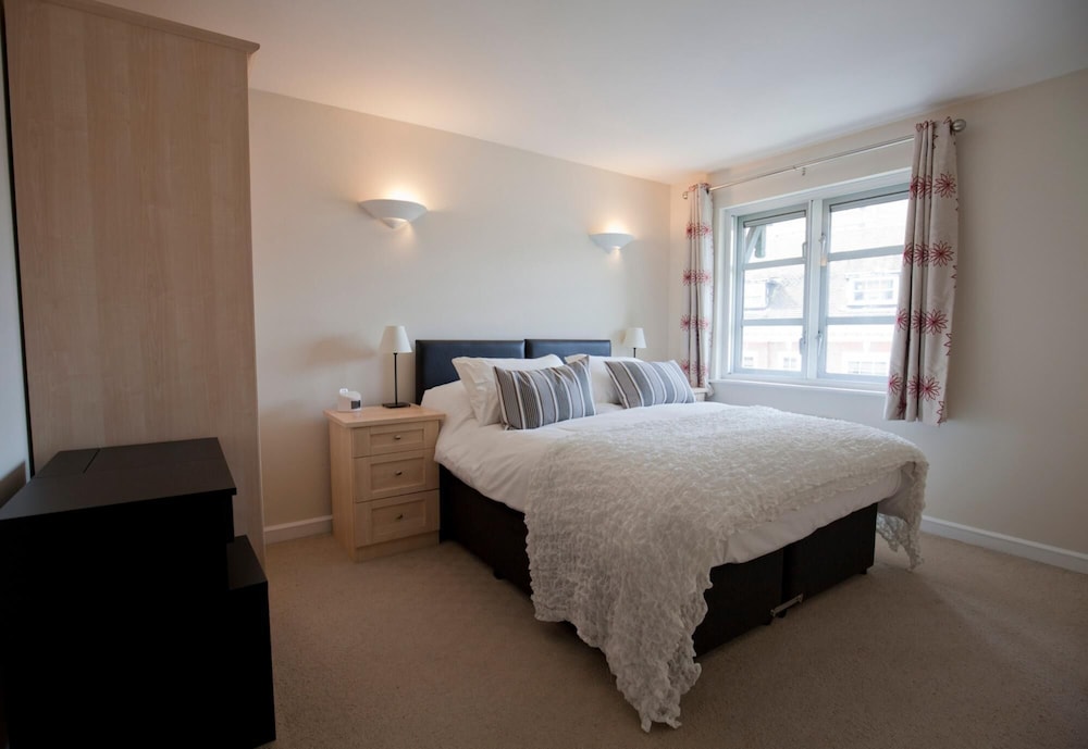2 Bed 2 Bath Central Ipswich Parking 2nd Flr view 2