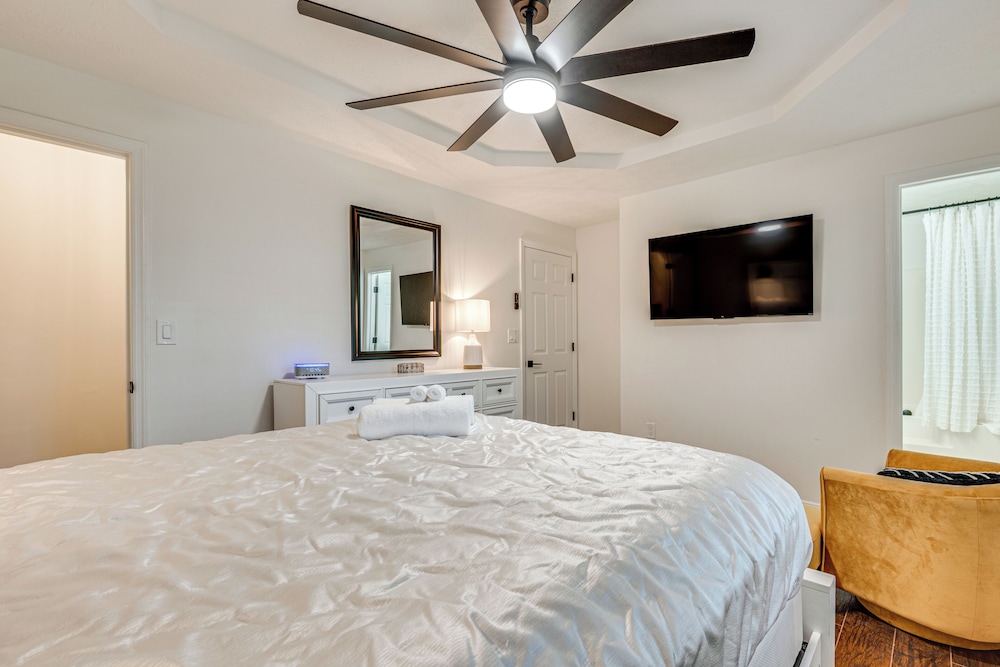 7 Mi to Dtwn Atl: Upscale Family Home w/ Balcony