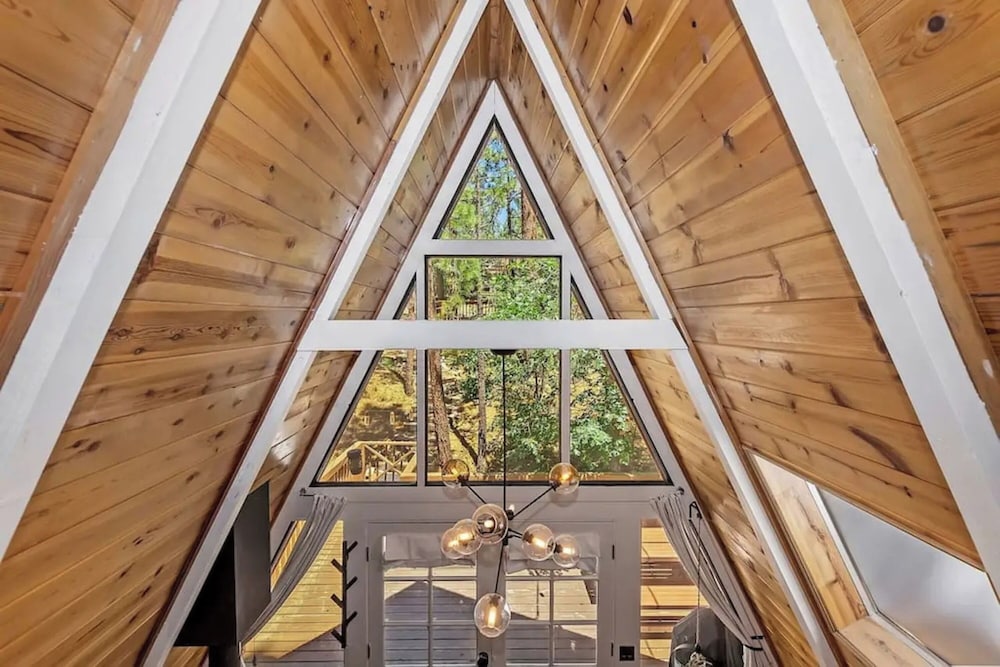 Acute A-frame Cabin w WiFi