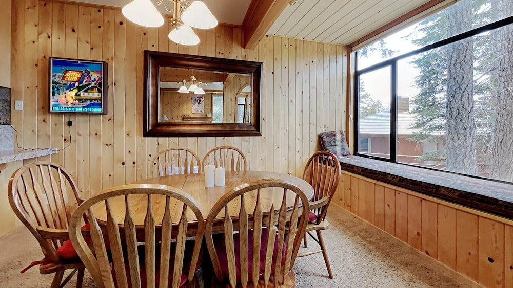 3 Outdoor Spas, Pool, Sauna and Free WiFi and Parking - Unit 531 at 1849 Condos - Slopeside by RedAwning