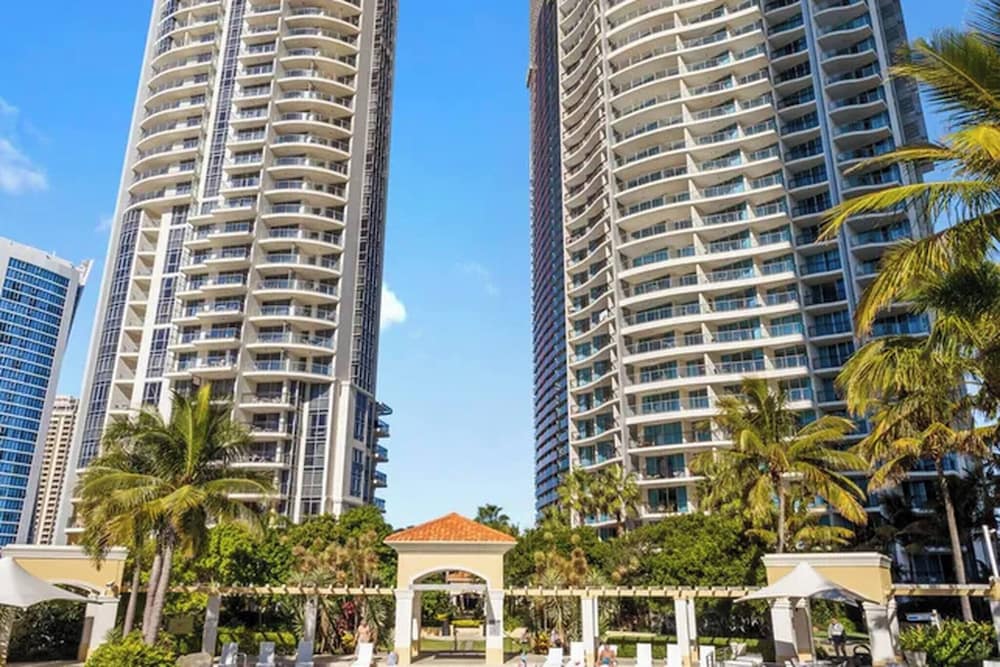 Chevron With 3beds and own Carpark Within Tower3