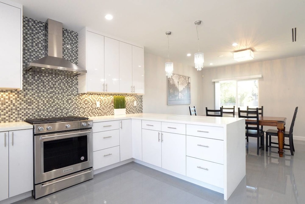 North Hollywood Vacations - Bright Spacious Family House Near Universal Studios - Property Image 19