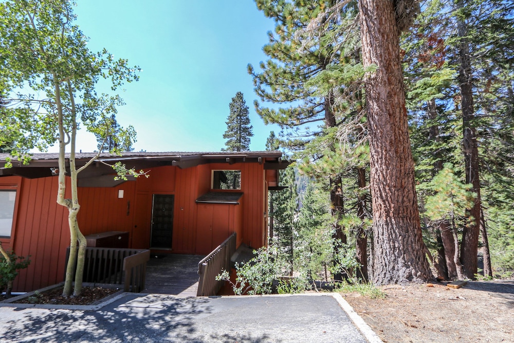 Mammoth West 143 Quiet Condo With Amazing Mountain Views and A Short Walk to Canyon Lodge by RedAwning