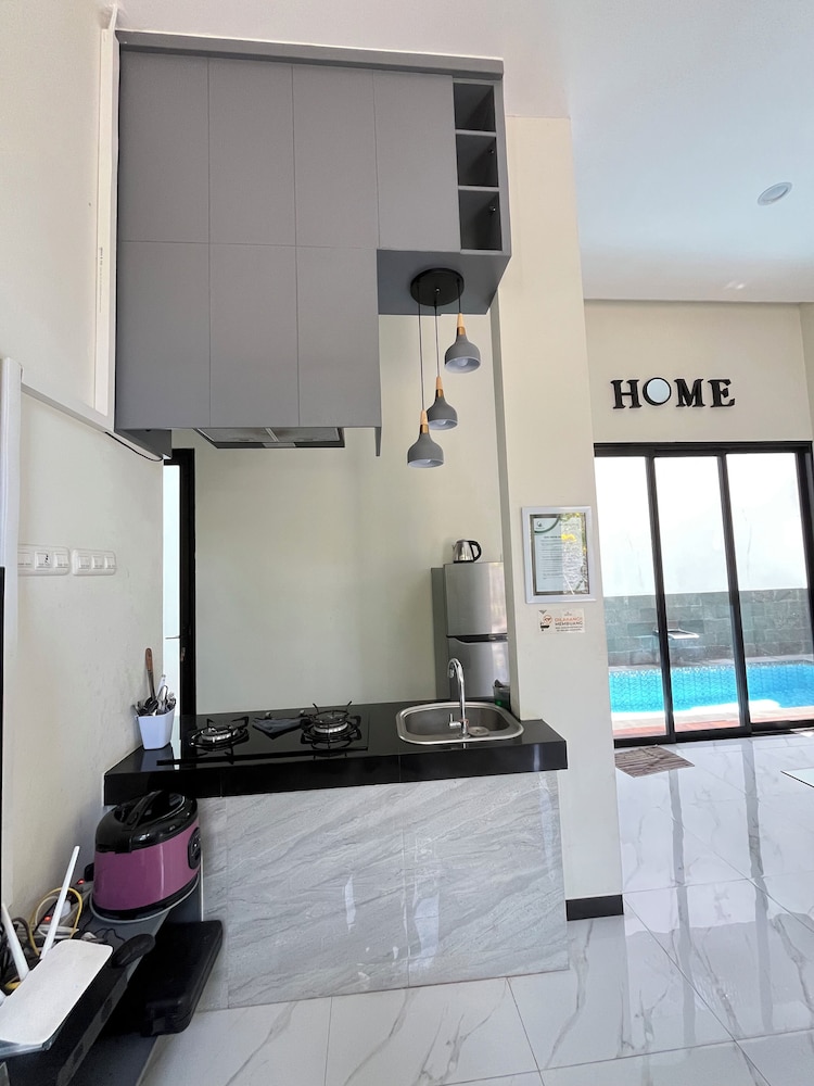 Arrayyan Executive Village Complex Batu