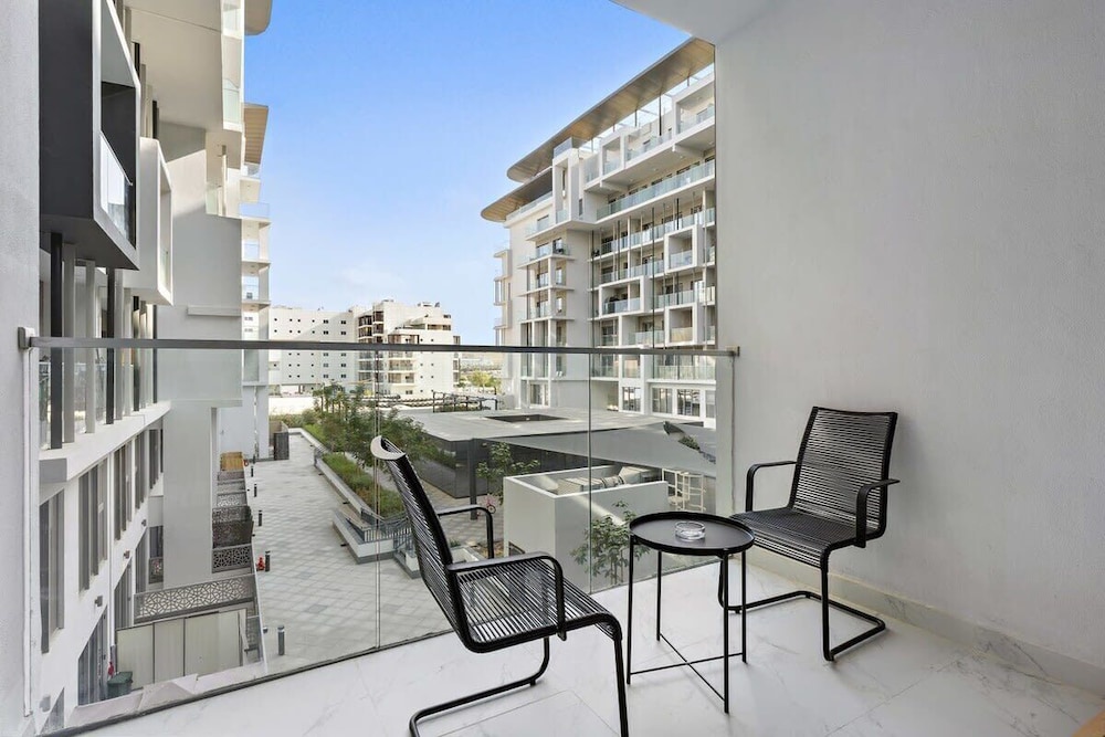 Abu Dhabi Vacations - Silkhaus Oasis Towers - Masdar City - Property Image 3