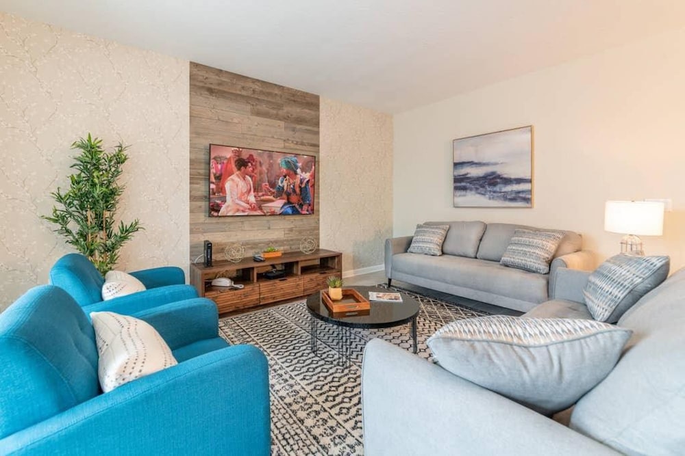 Super Cozy- Sleeps 22 w Pool Amenities Pass