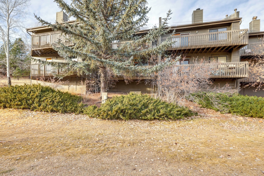 Cozy Flagstaff Condo in Country Club Community!