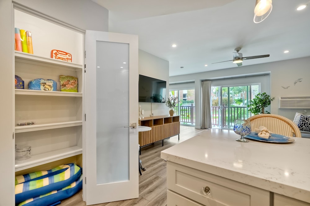 La Costa Comfort - Resort-style Living for 2
