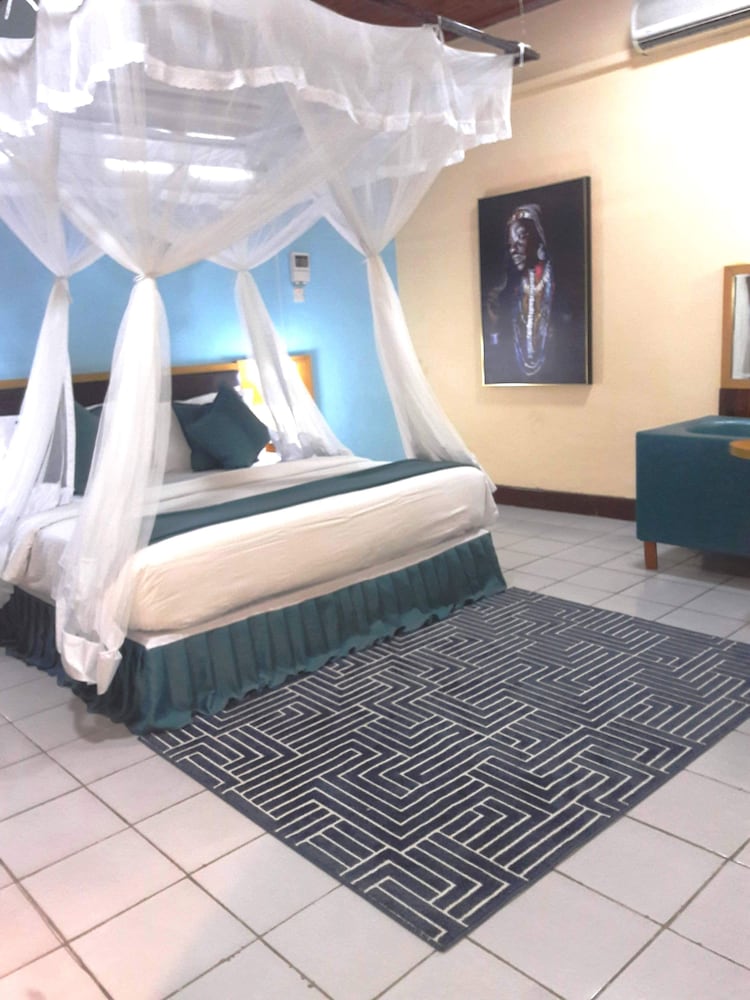 Best Western Jangwani Sea Breeze Hotel