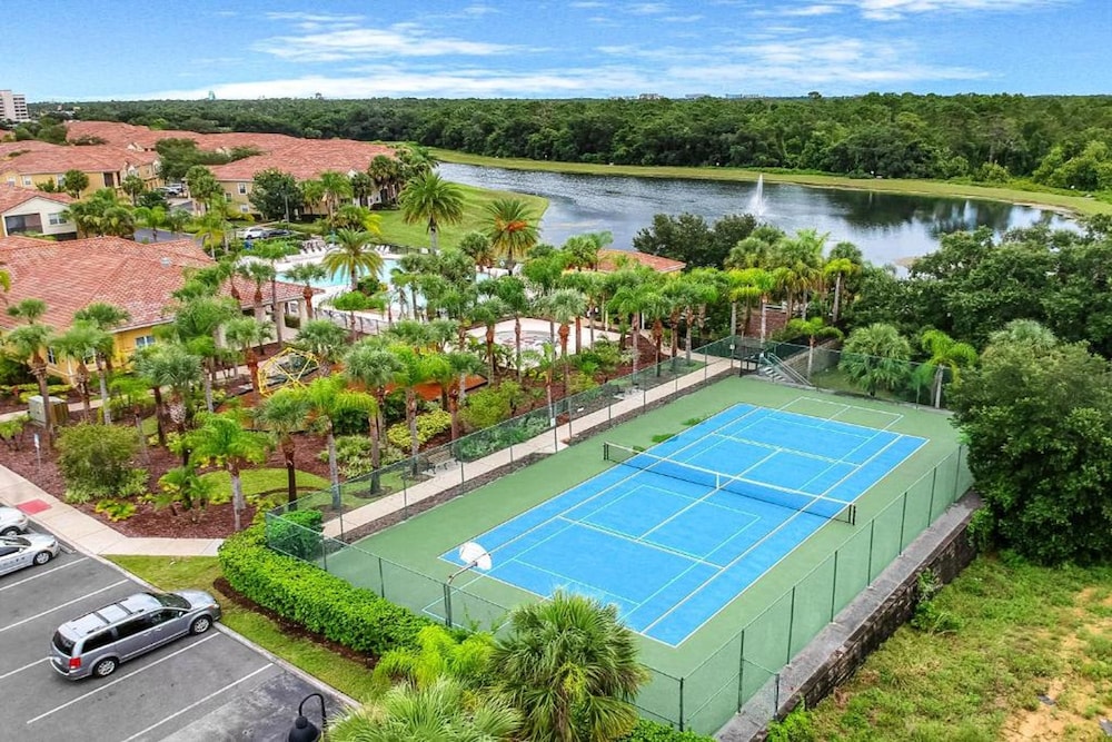 Very Near Disney 3 Bd Condo Walmart 1 min Away