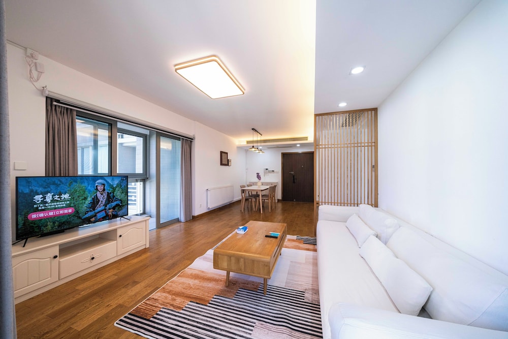 Tyms 3BR 2BA Apt Near Metro