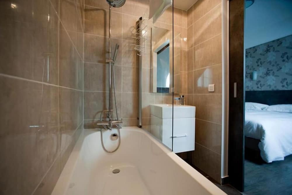 Logis Hotel Le Chene Dore - Property Image 5