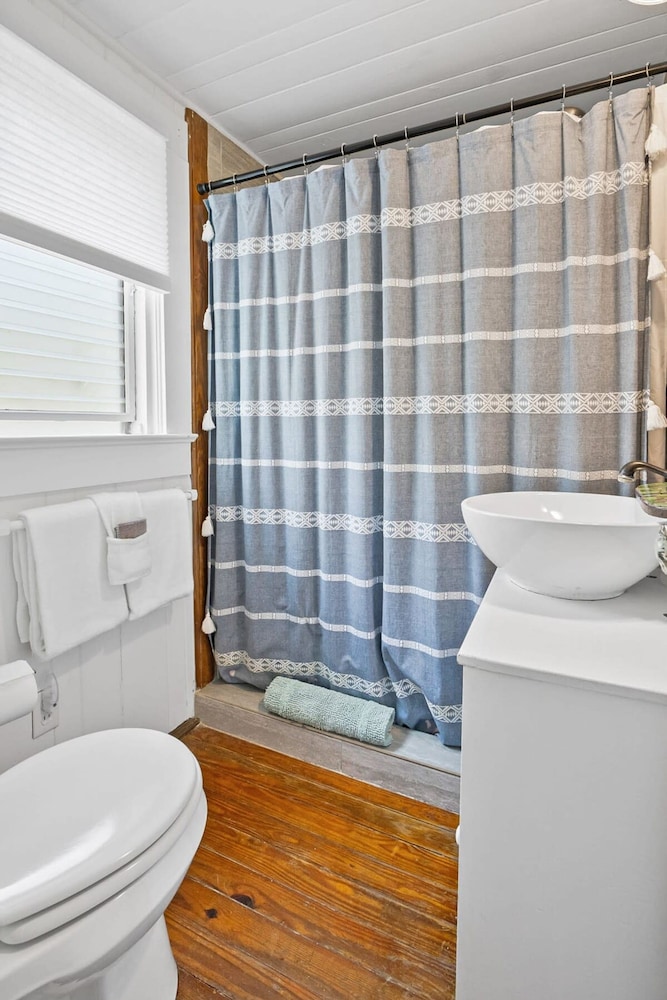 Marvelous Mermaid Beach Bungalow Dog-friendly