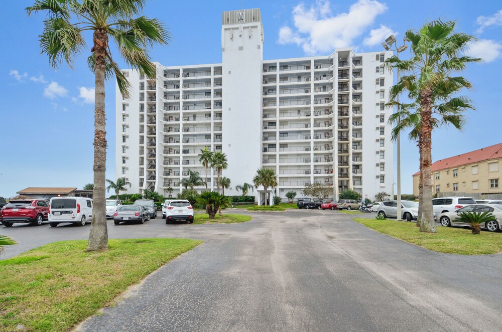Sunny Sands by Ryson Vacation Rentals