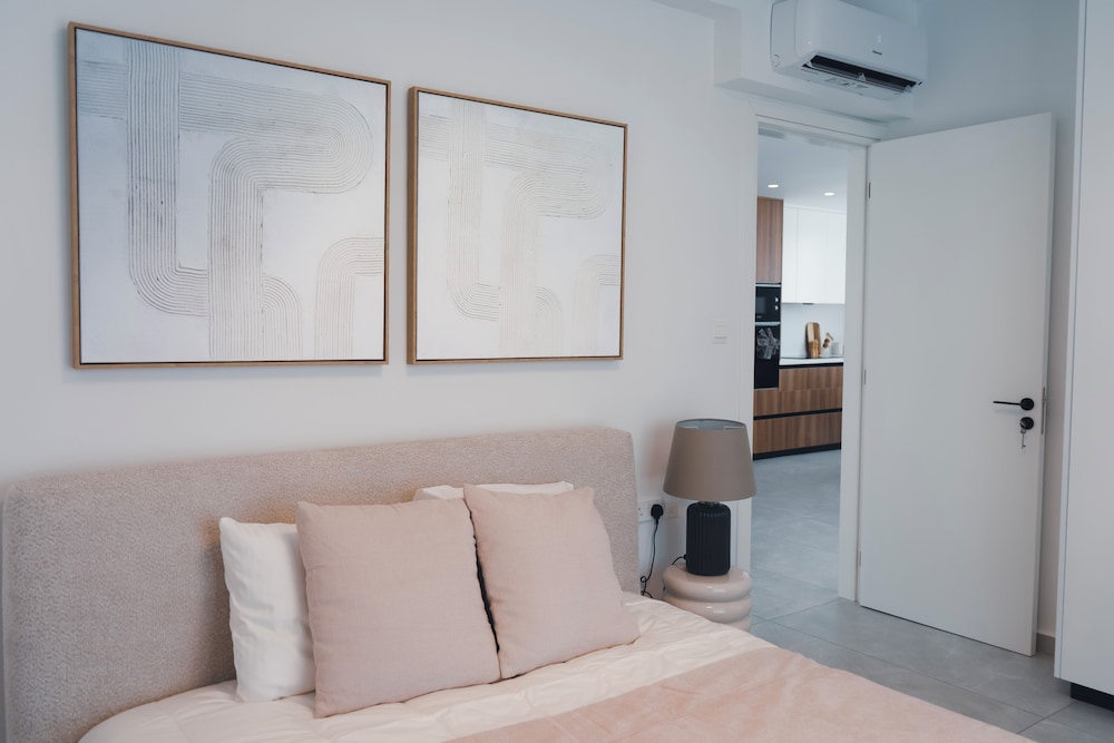 Elegant 2-bedroom Apt With Private Terrace