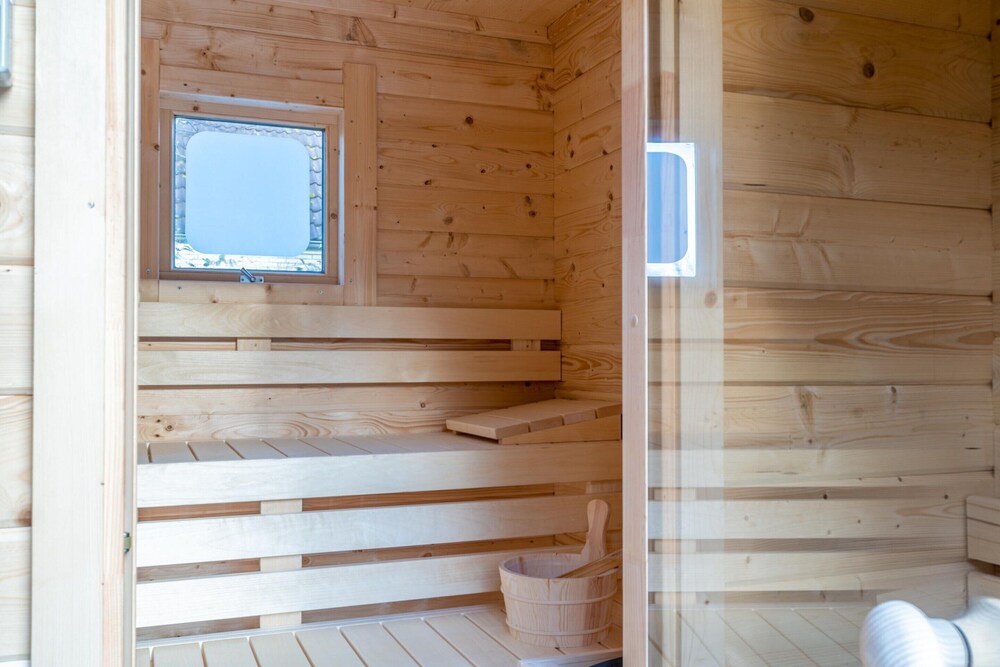 Villa With Finnish Sauna and Outdoor Shower