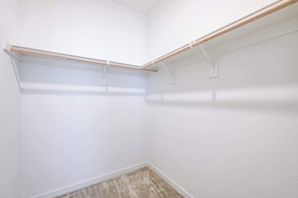 Sunny & Stylish Near LA 4BR Home w Desks & Lounge