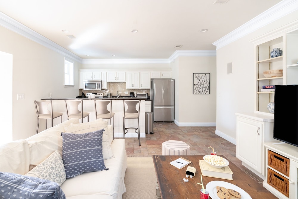 Fin by Avantstay 9 BR Destin Oasis With Pool Spa Walk to Beach