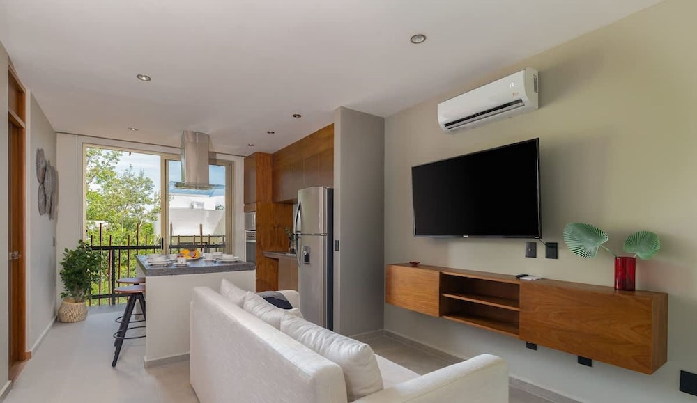 Luminous 2 BR With Roof Pool Close to Hotel Zone by Waves Management