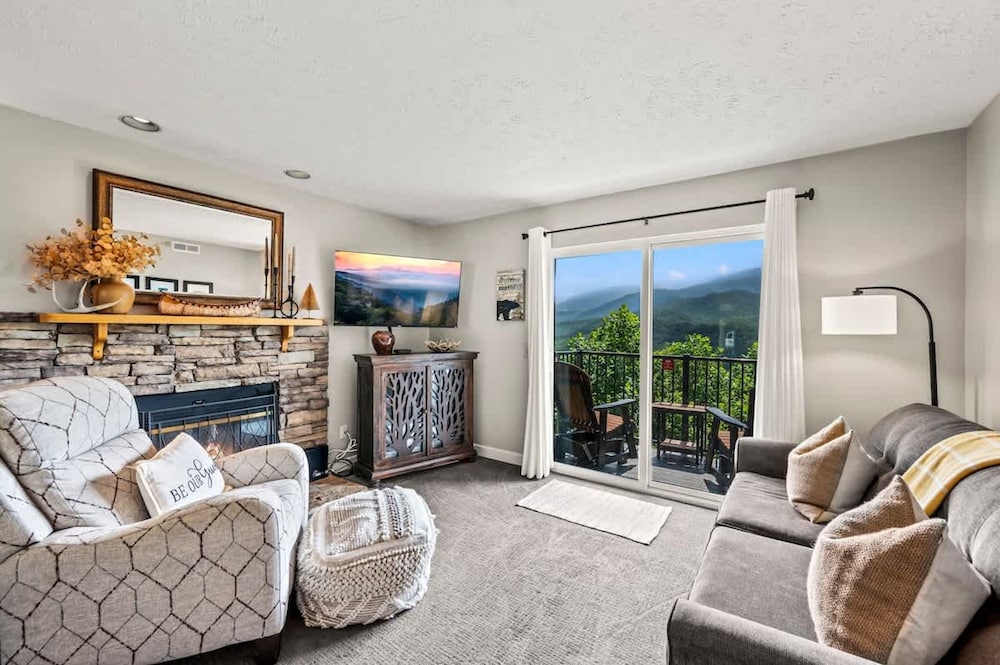 Indoor Pool Hot Tub Sleeps 4 Mountain Views