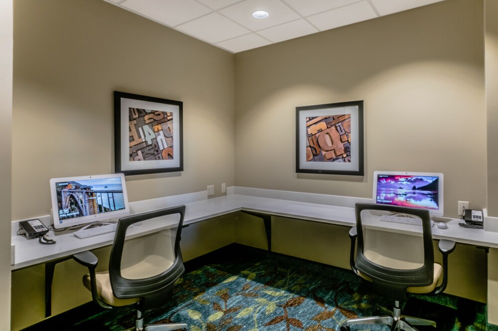 Hartford Vacations - Candlewood Suites Hartford Downtown, an IHG Hotel - Property Image 10