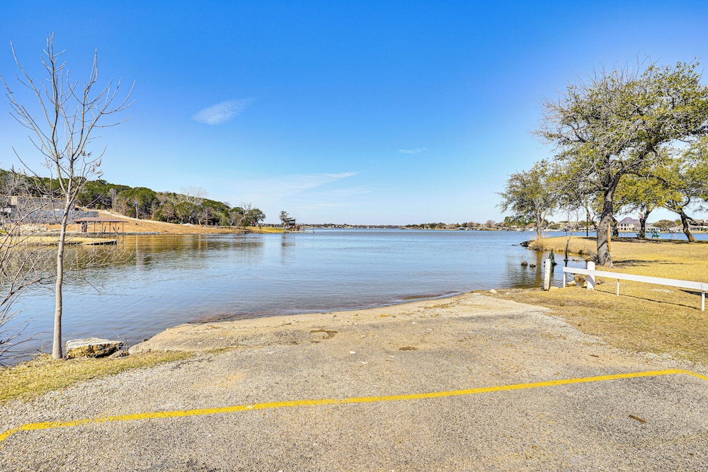 Walk to Lake: Modern Pet-friendly Home in Granbury