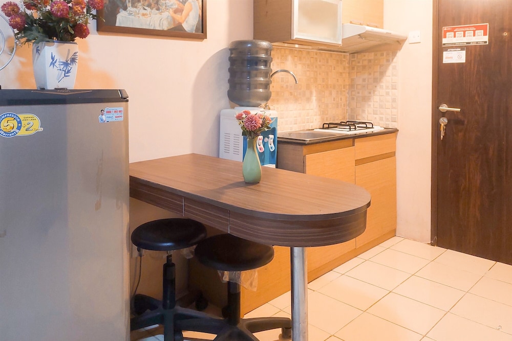 Warm And Spacious Combined Unit 2Br At Serpong Greenview Apartment