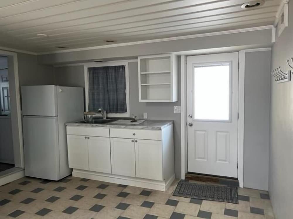 The Ocean House 6 Bedroom Home by RedAwning