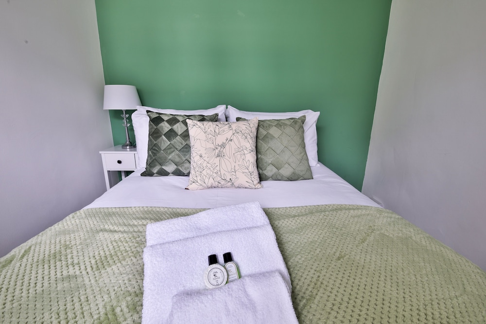 Urban Central 2 Bed House view 3