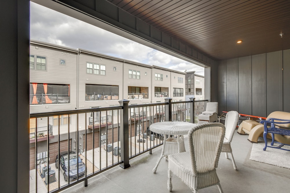 Townhome at Laurel Park: Modern & Spacious Getaway