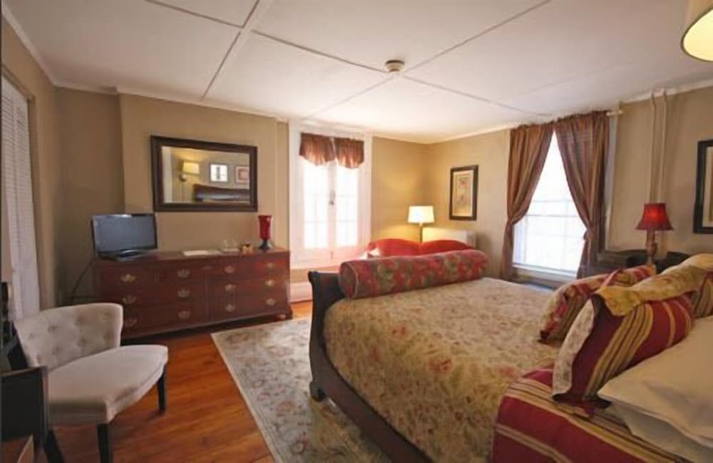 Portland Vacations - Inn at Park Spring - Property Image 5