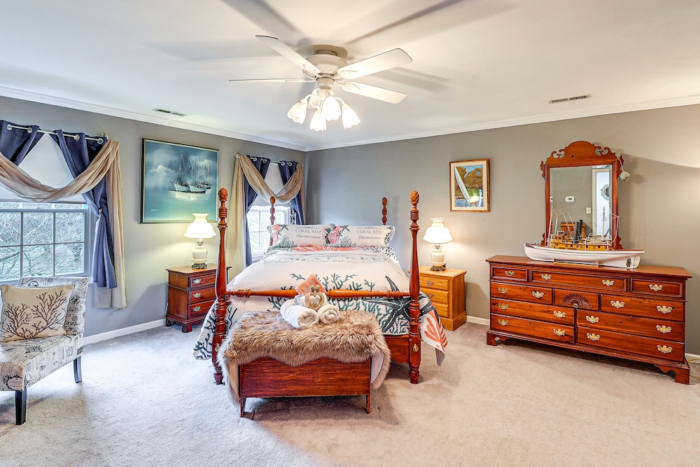 Spacious Trappe Getaway w/ Outdoor Pool & Gazebo! view 4