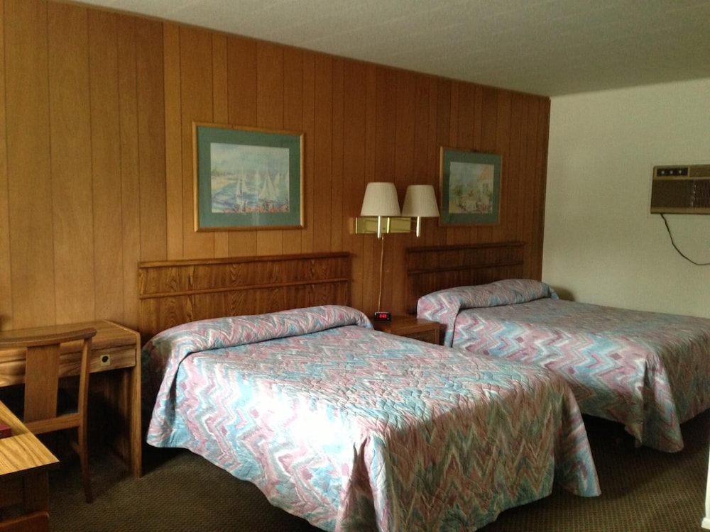 Capri Motel view 4
