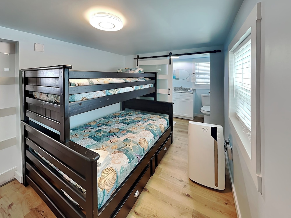Surfside Beach Bungalow by Ryson Vacation Rentals
