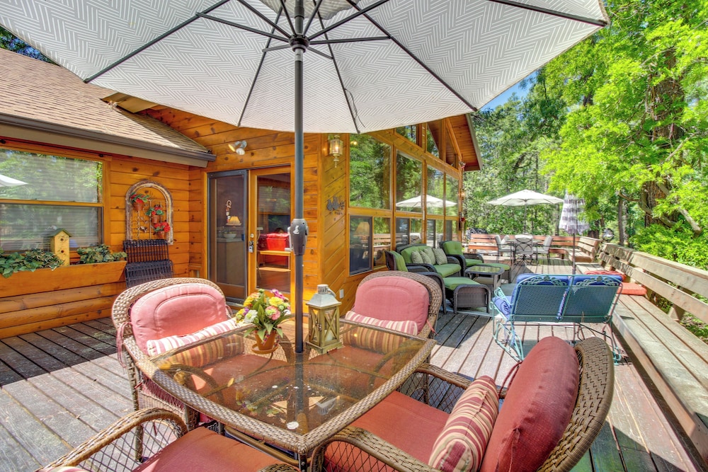 Pinetop Cabin w/ Golf Course Patio on 8th Green! view 2