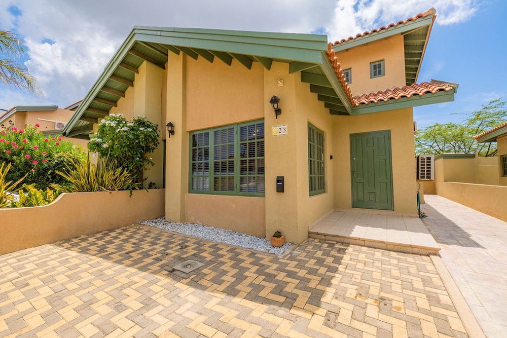 3BR Town Home in Gated Community Palm Beach