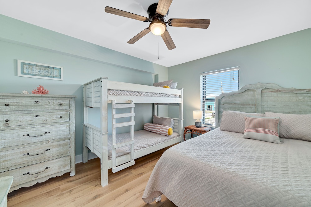 Boardwalk Condos by Hosteeva view 2