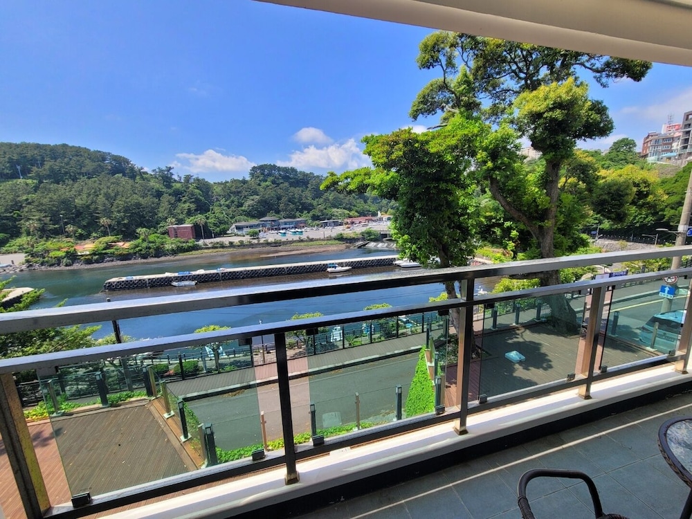 Cheonjiyeon Crystal Hotel 32